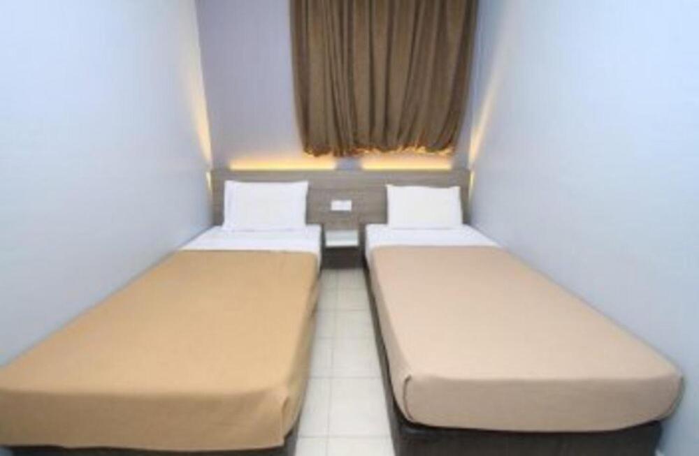 Yellow Mansion Hotel Malacca Exterior photo