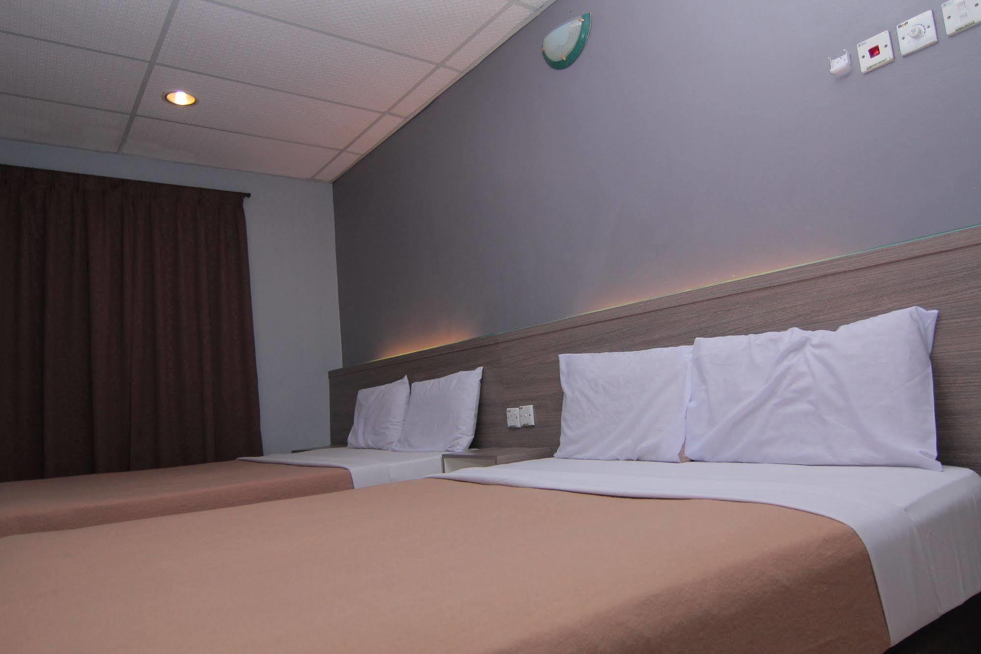 Yellow Mansion Hotel Malacca Exterior photo