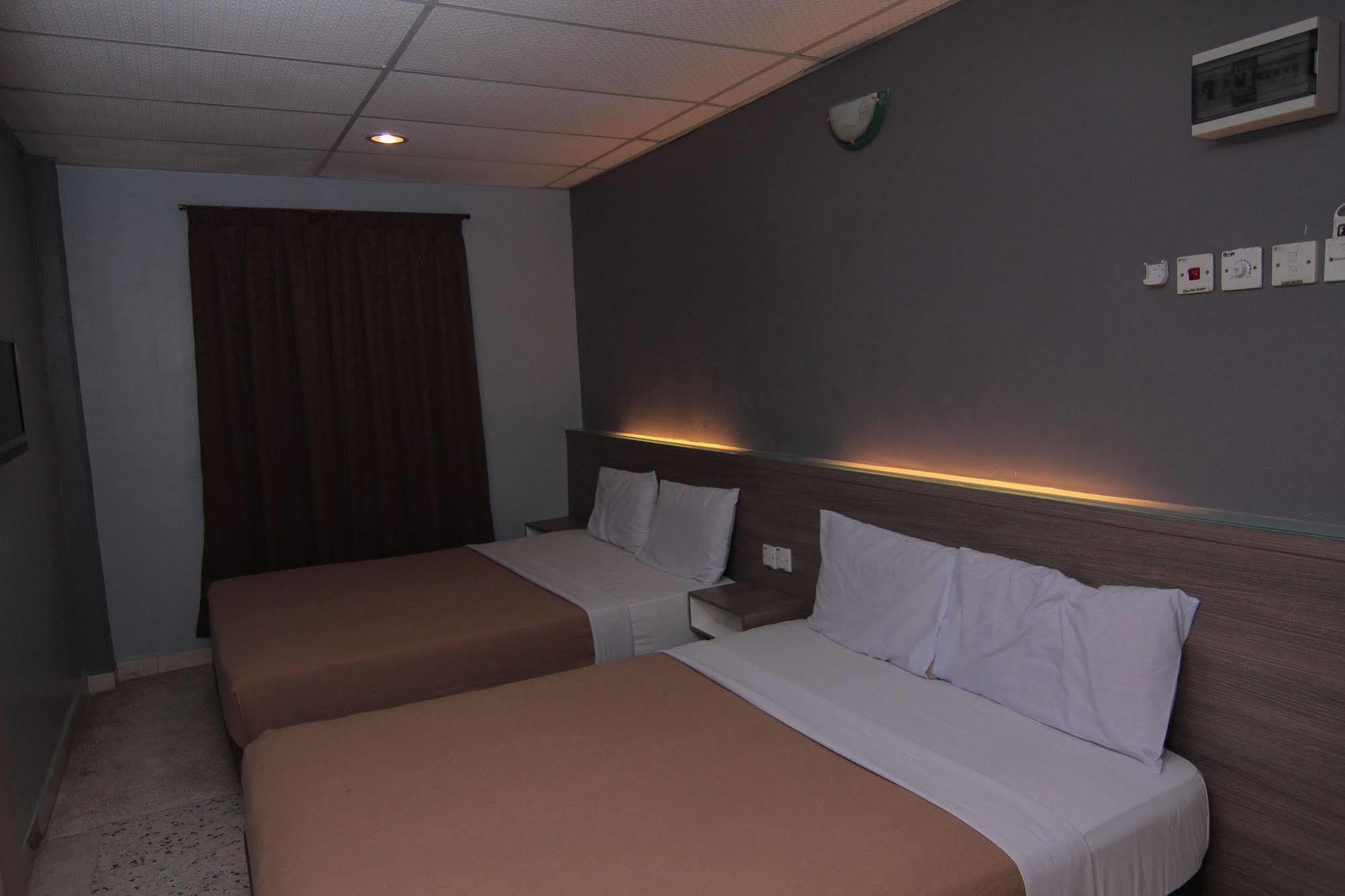 Yellow Mansion Hotel Malacca Exterior photo